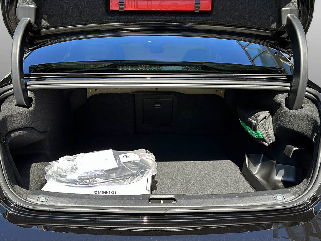 VOLVO S90 2.0 T8 TE Ultimate Dark eAWD-image-15