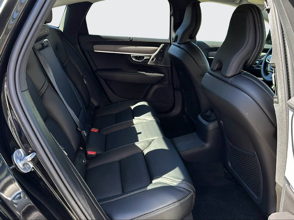 VOLVO S90 2.0 T8 TE Ultimate Dark eAWD-image-14