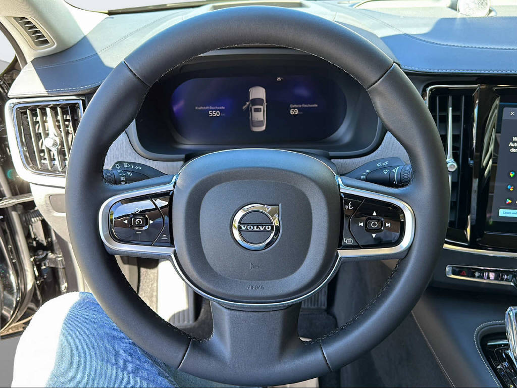 VOLVO S90 2.0 T8 TE Ultimate Dark eAWD-image-11