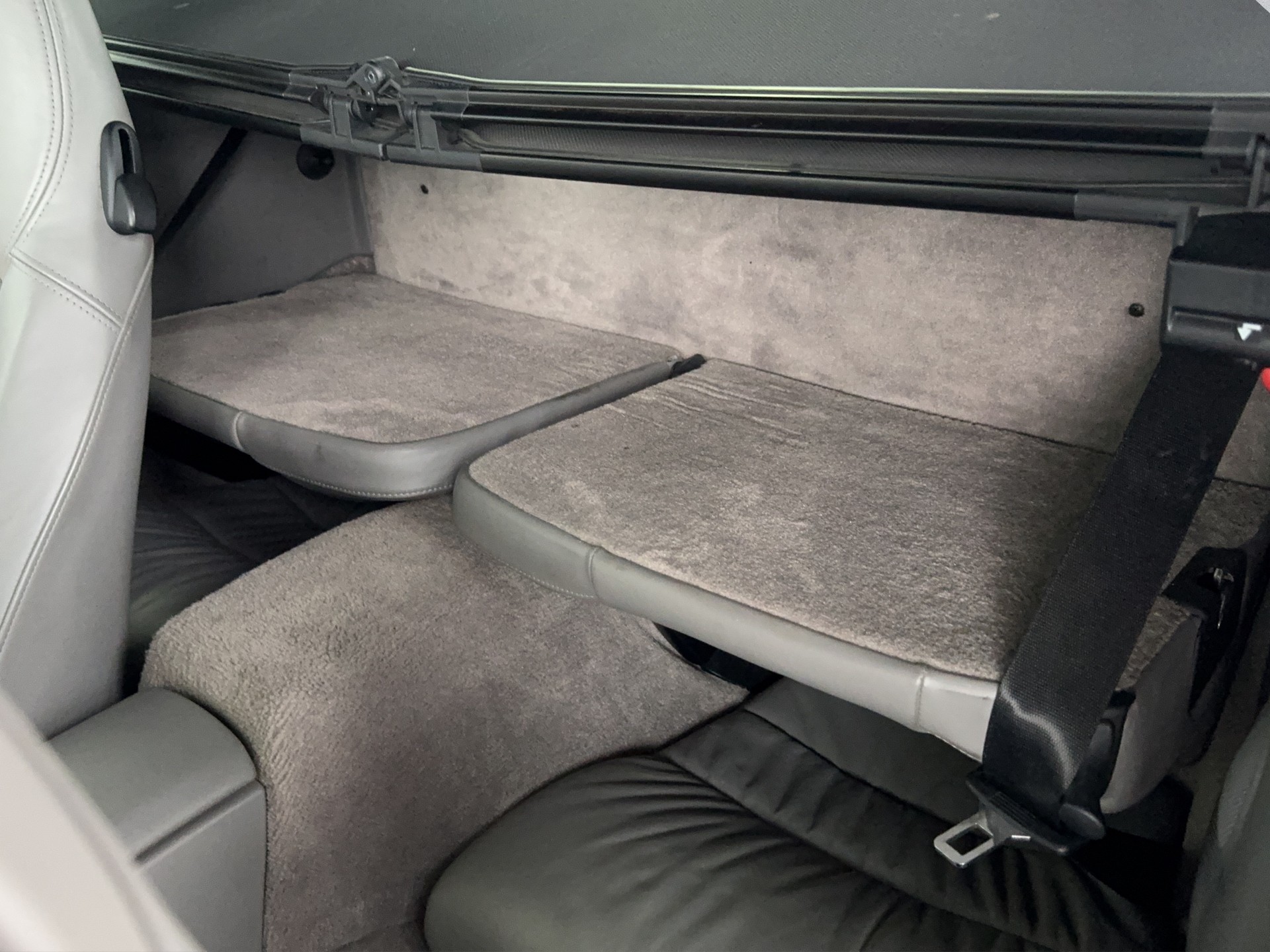 PORSCHE 911 Carrera 4 Cabrio-image-12
