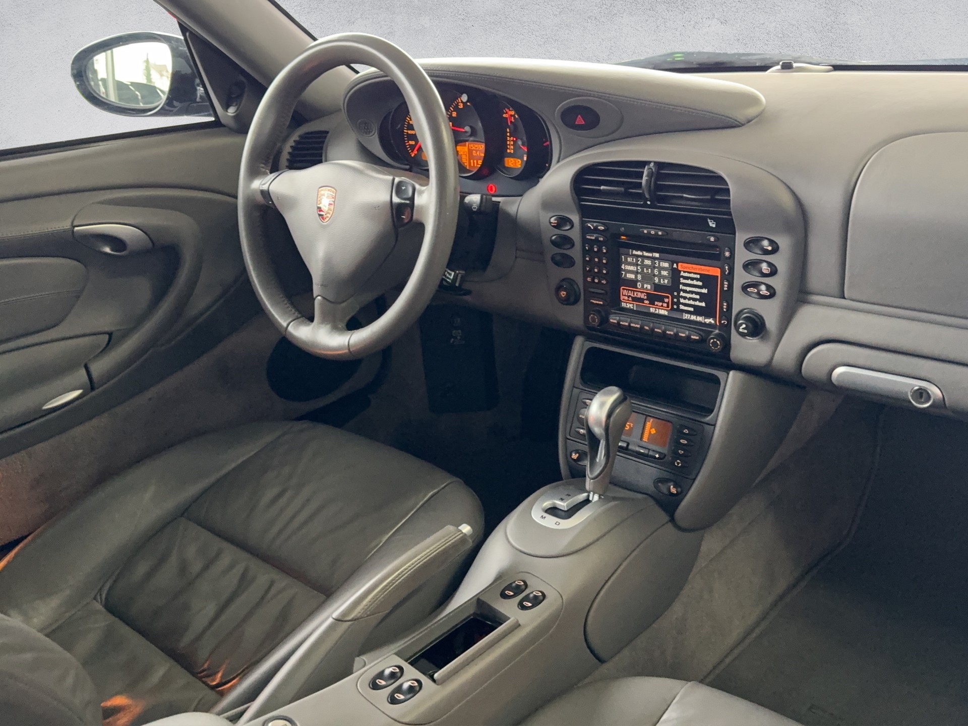 PORSCHE 911 Carrera 4 Cabrio-image-8
