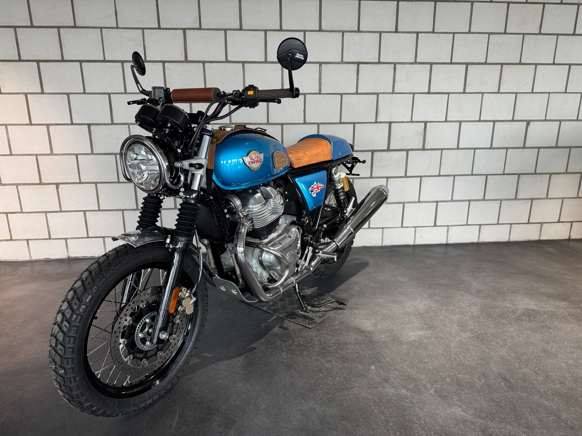 ROYAL ENFIELD Interceptor 650 Custom-showroom-element-1