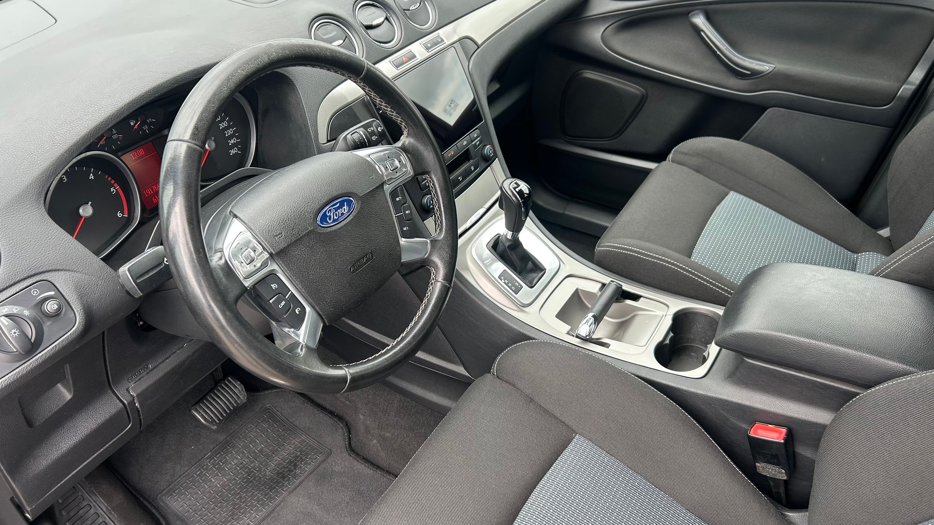 FORD S-Max 2.0 TDCi KNIE-Edition PowerShift-image-2