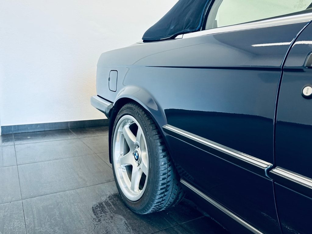 BMW 325 i Cabrio-image-24