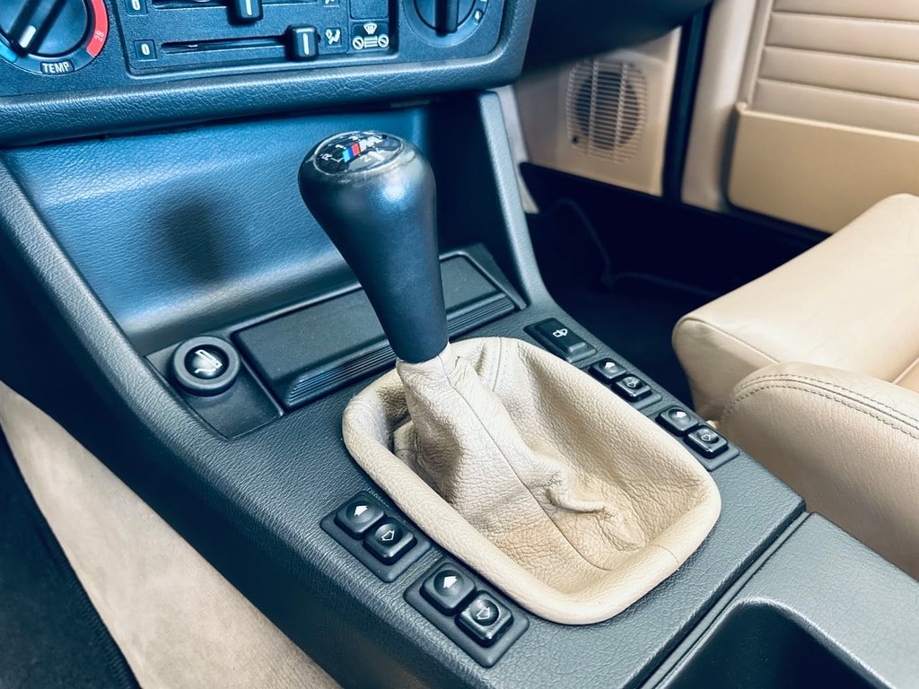BMW 325 i Cabrio-image-19