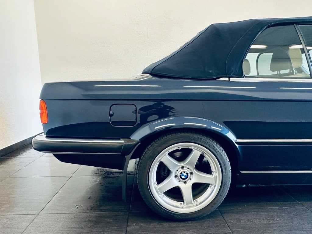 BMW 325 i Cabrio-image-23