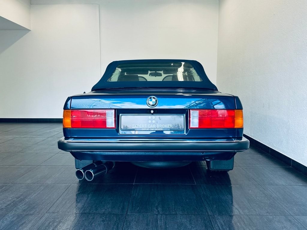 BMW 325 i Cabrio-image-12