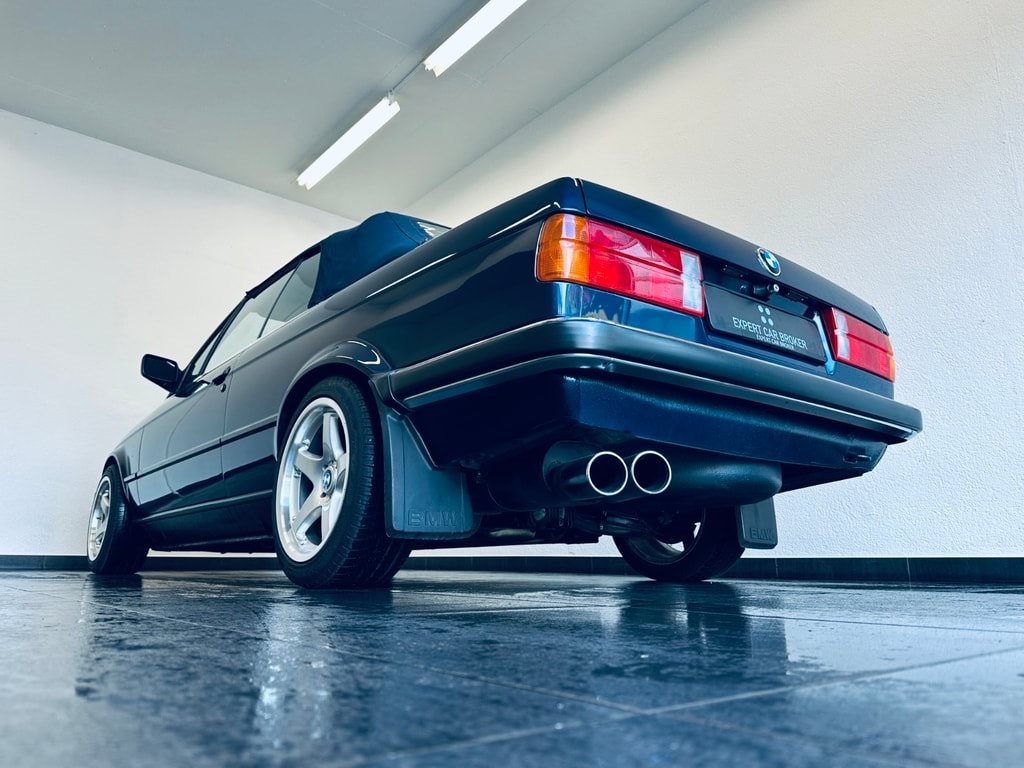 BMW 325 i Cabrio-image-13