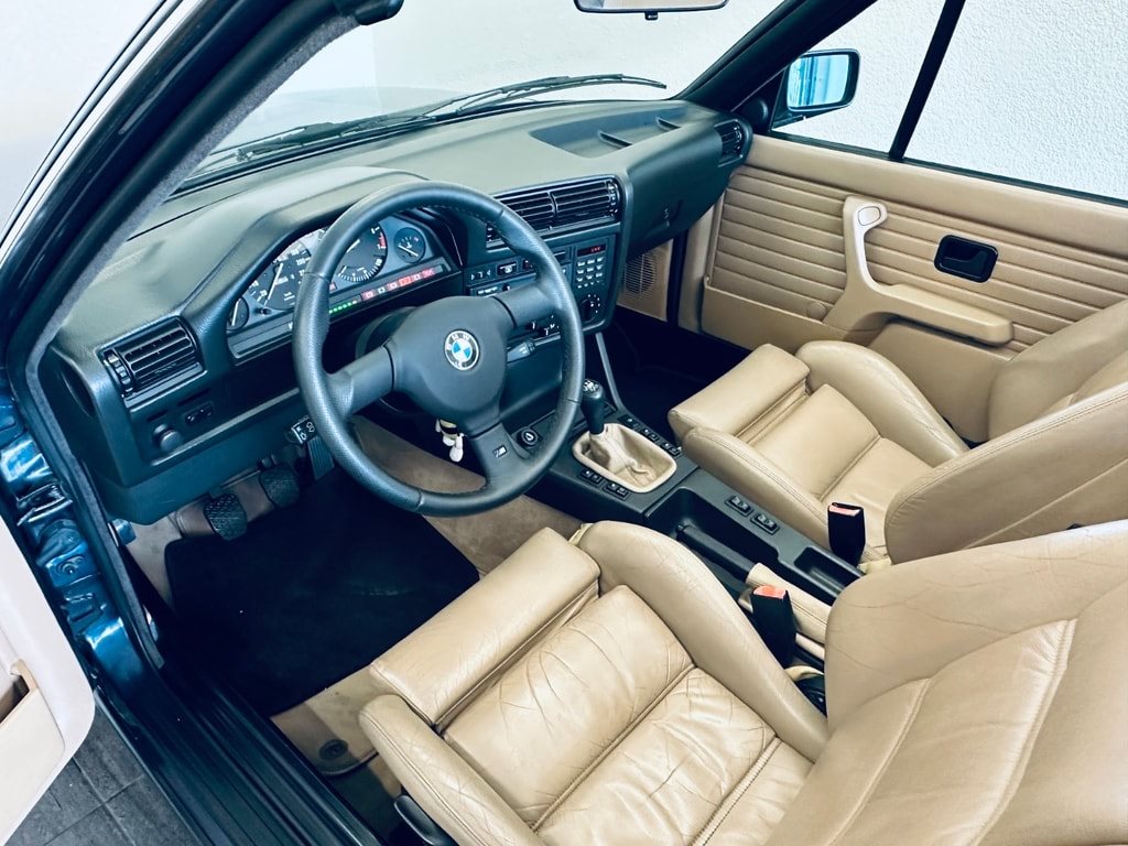 BMW 325 i Cabrio-image-16