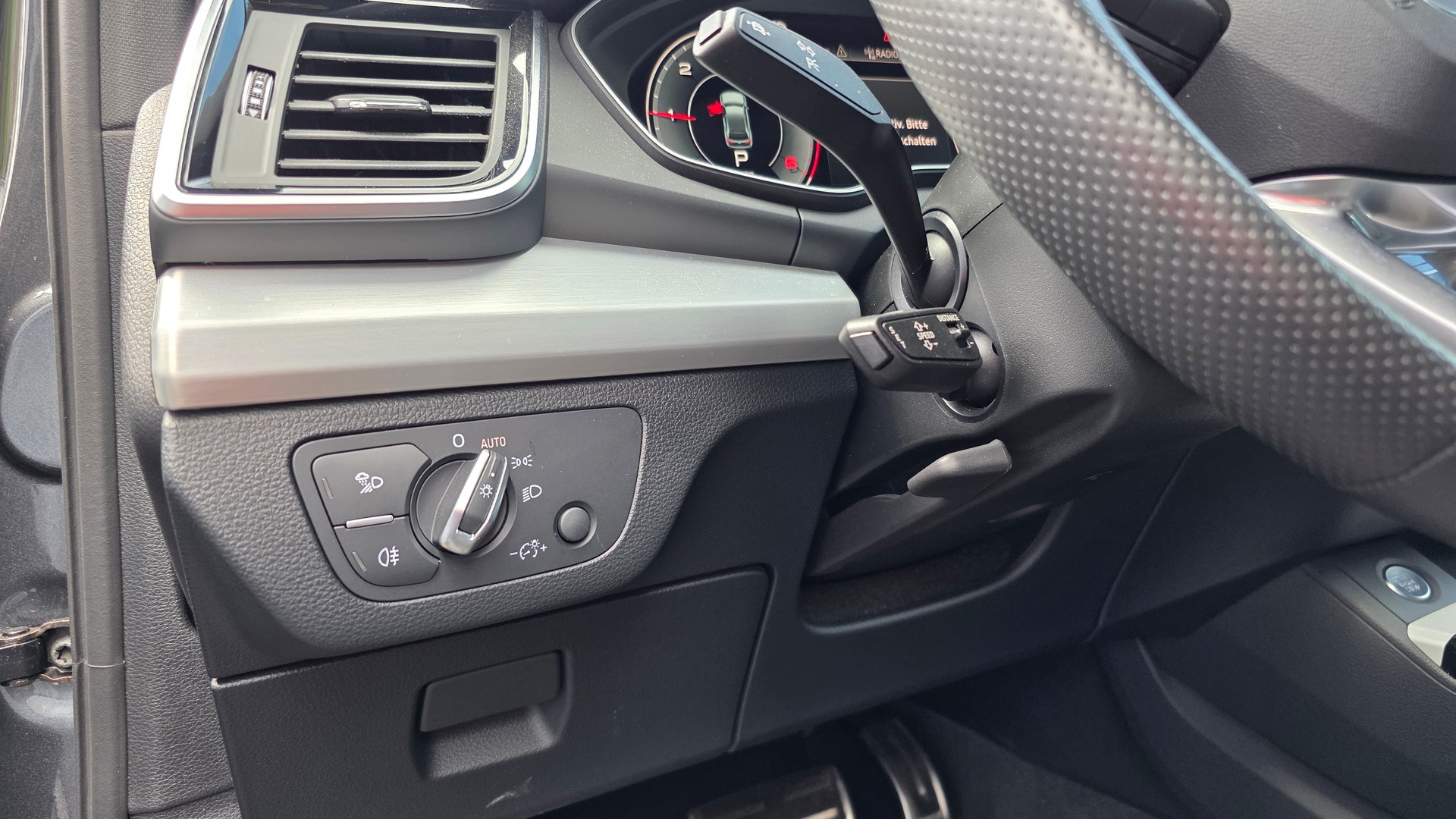 AUDI Q5 40 TDI S-line quattro S-tronic-image-19