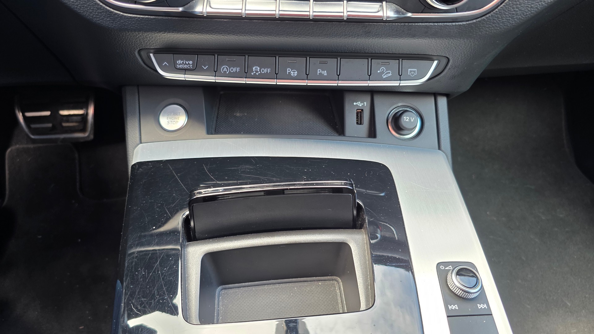 AUDI Q5 40 TDI S-line quattro S-tronic-image-26