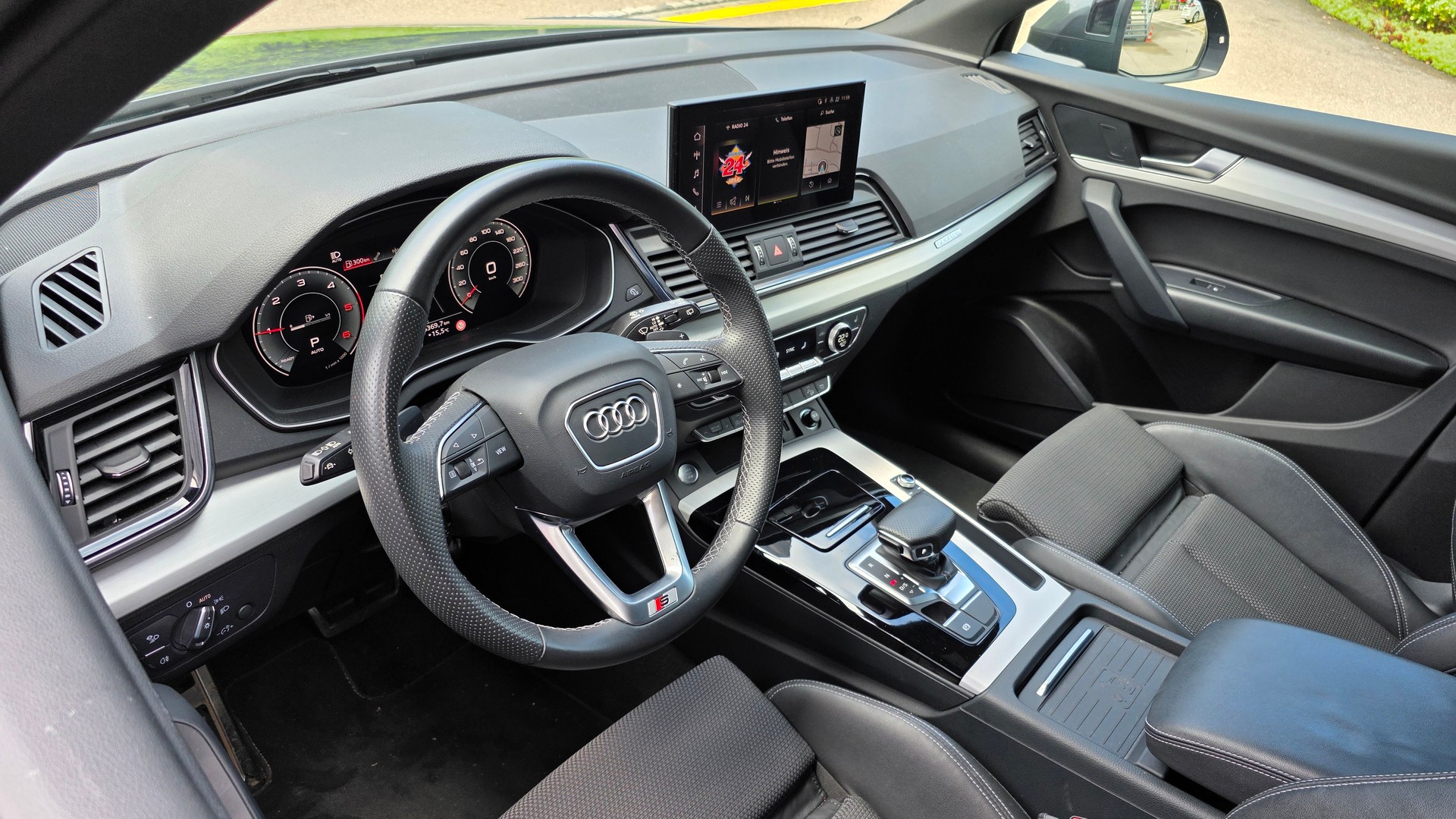 AUDI Q5 40 TDI S-line quattro S-tronic-image-15