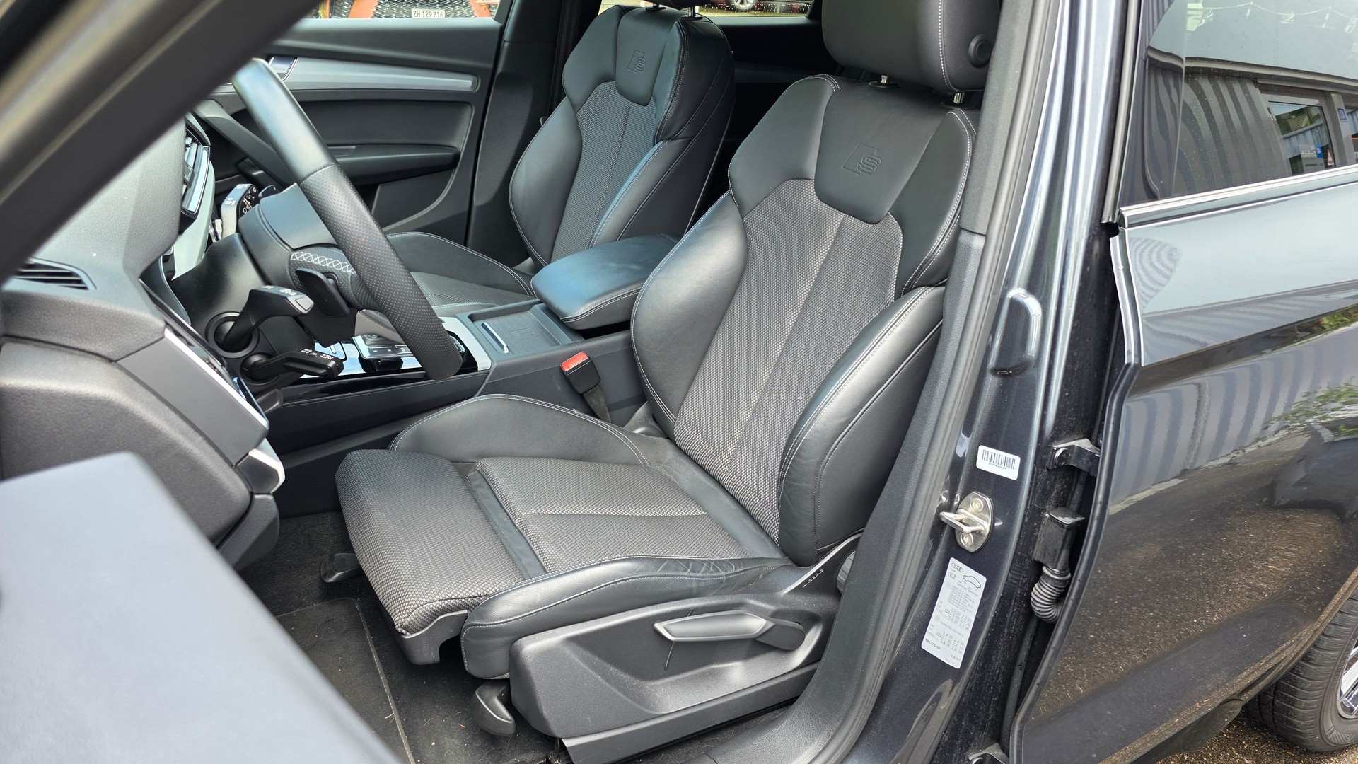 AUDI Q5 40 TDI S-line quattro S-tronic-image-12