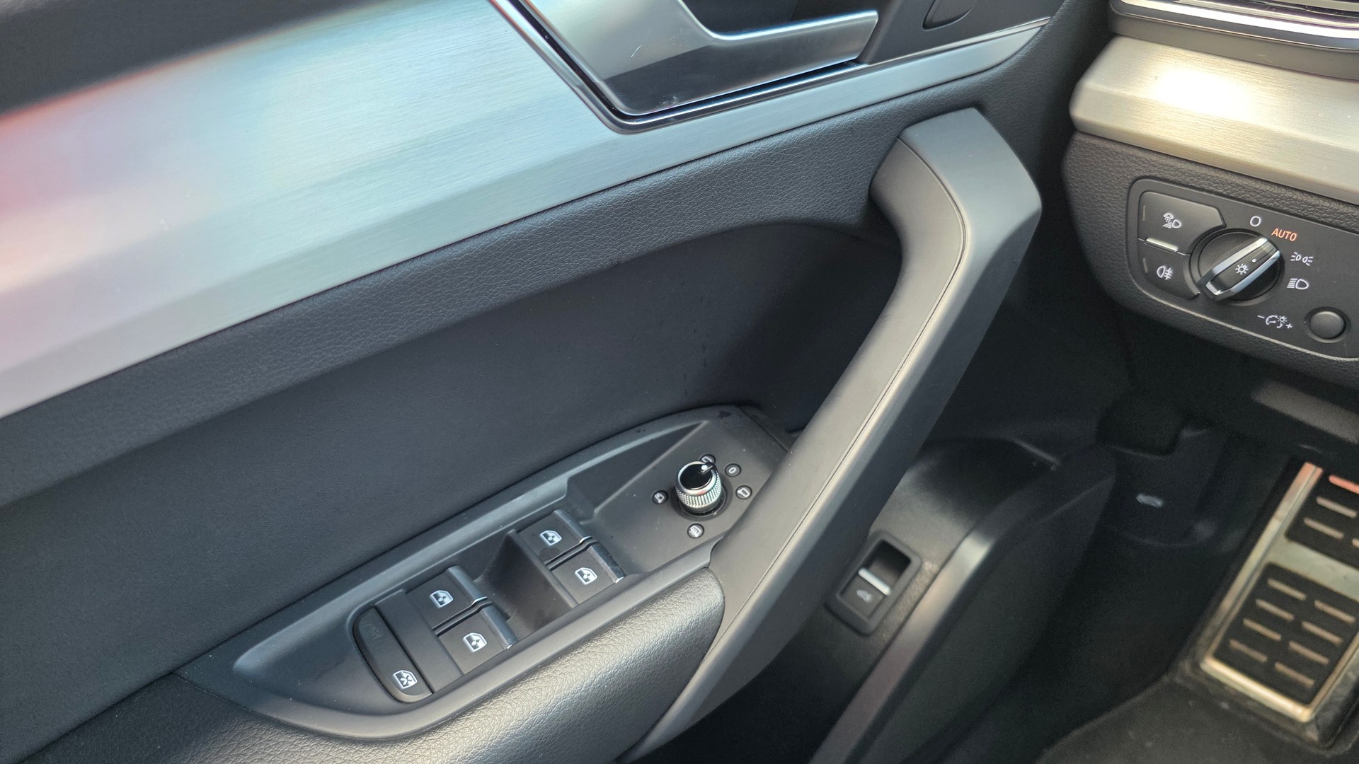 AUDI Q5 40 TDI S-line quattro S-tronic-image-30