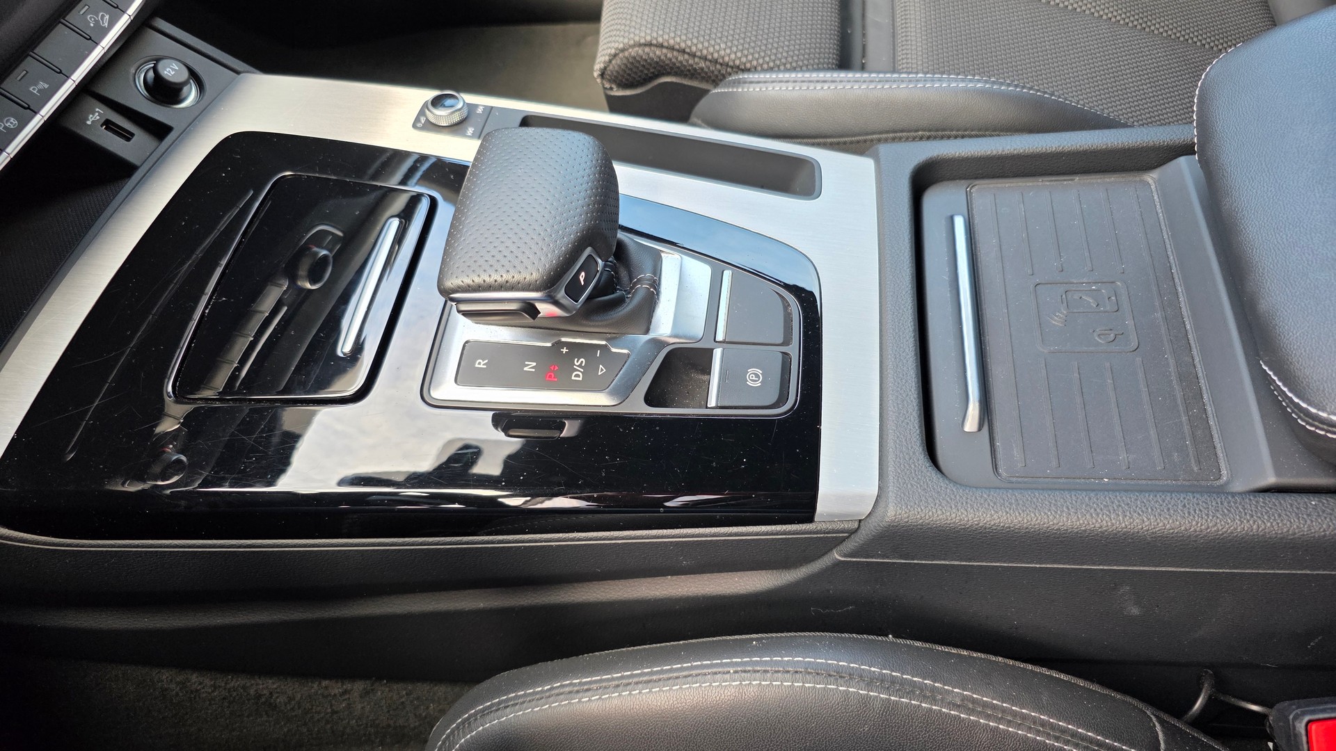 AUDI Q5 40 TDI S-line quattro S-tronic-image-27