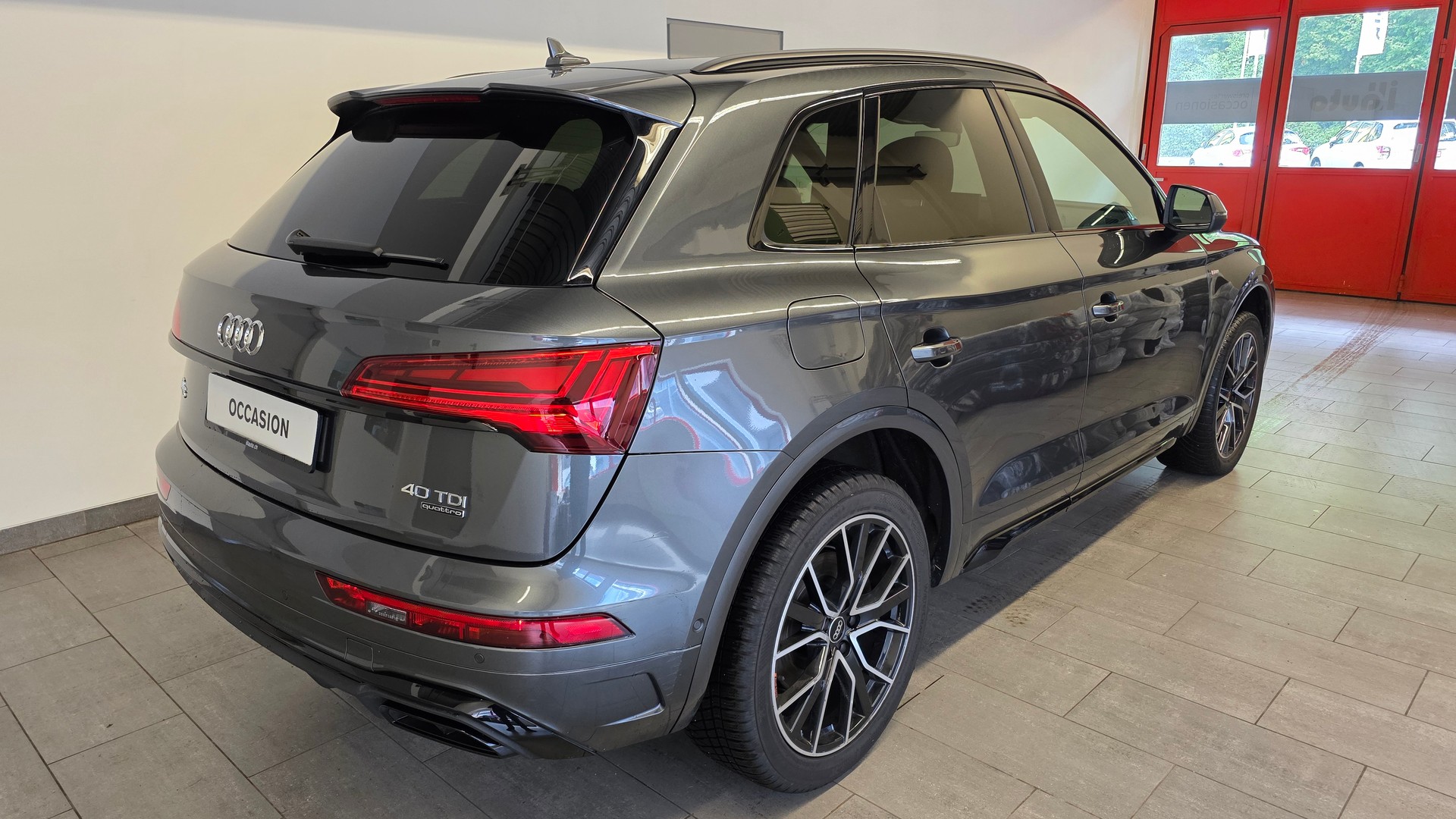 AUDI Q5 40 TDI S-line quattro S-tronic-showroom-element-3