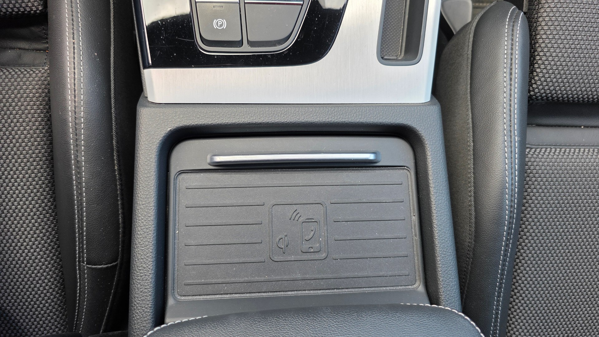 AUDI Q5 40 TDI S-line quattro S-tronic-image-28