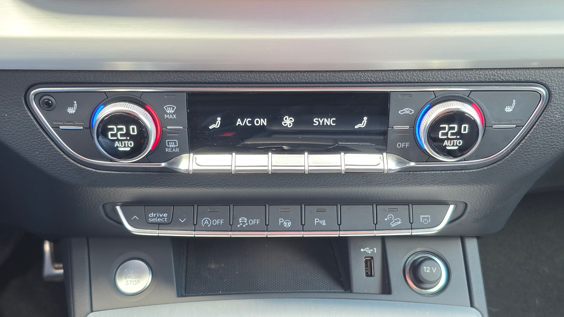 AUDI Q5 40 TDI S-line quattro S-tronic-image-25
