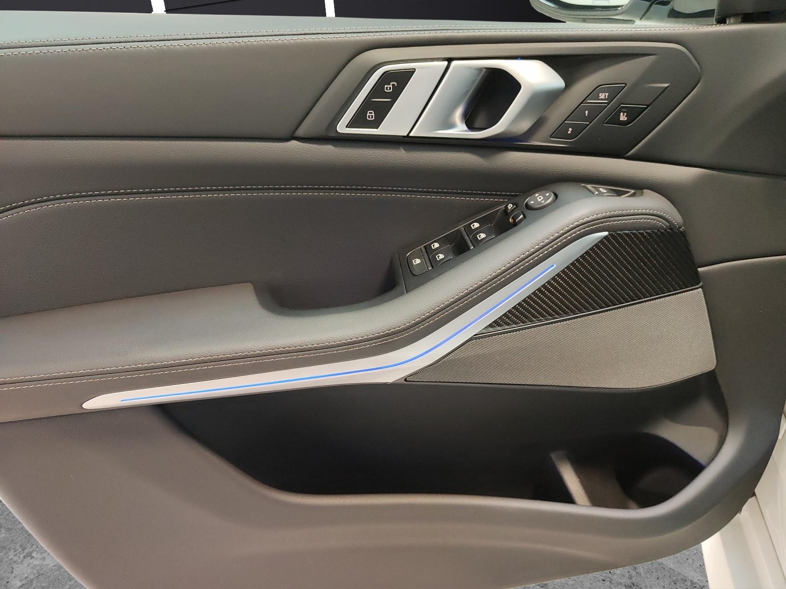 BMW X5 M50i xDrive-image-10