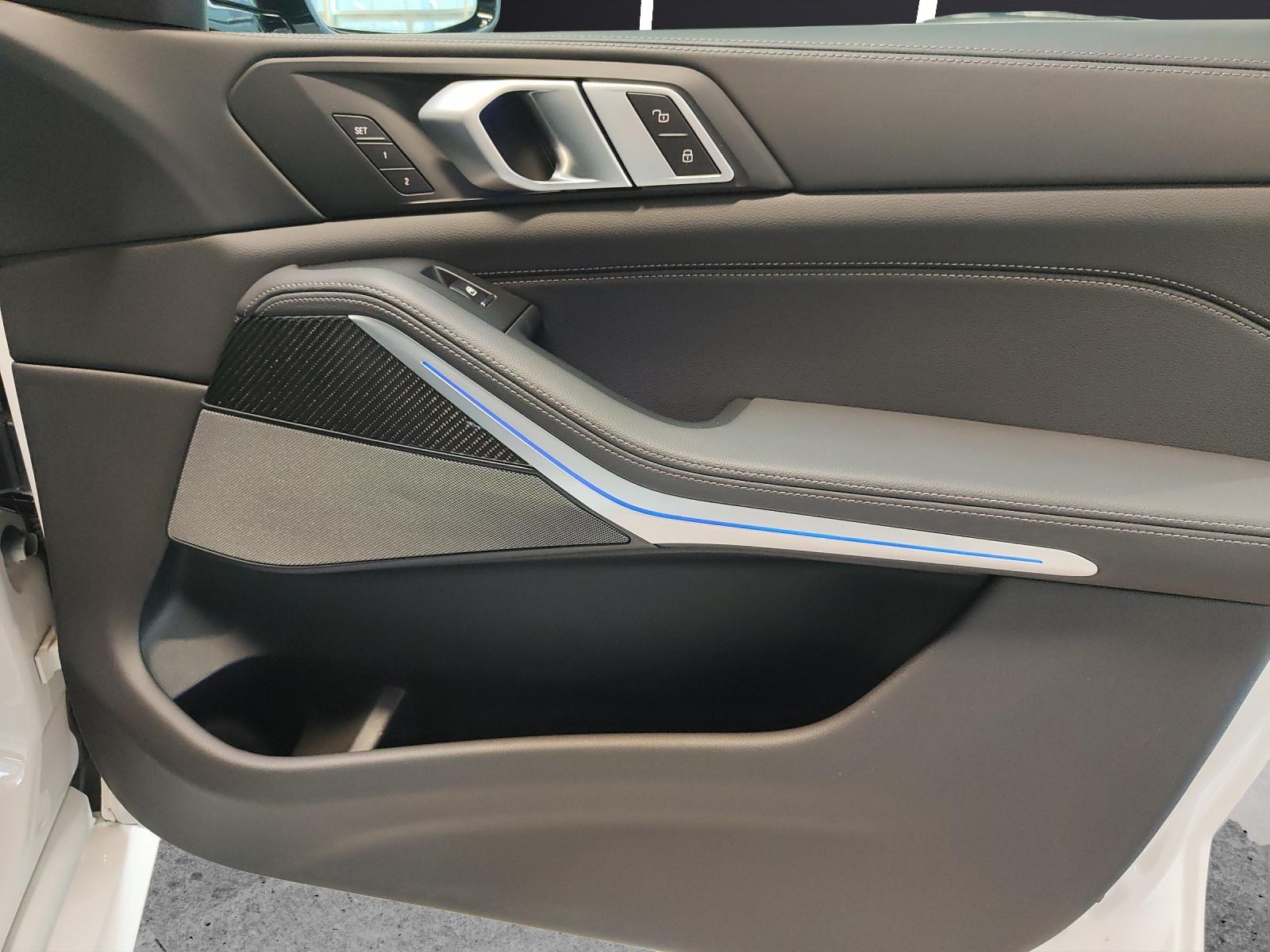 BMW X5 M50i xDrive-image-21