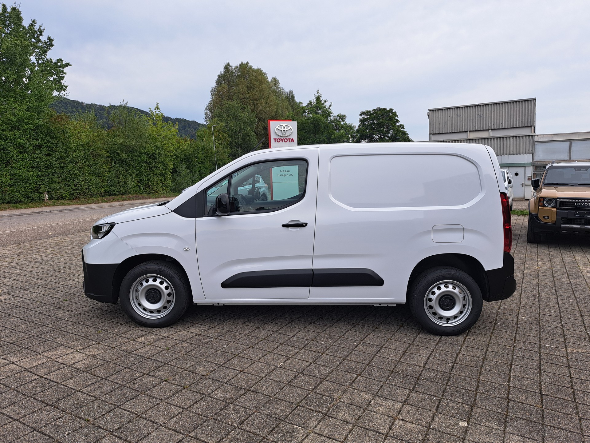 TOYOTA Proace City Van 1.2 Active Medium-image-9