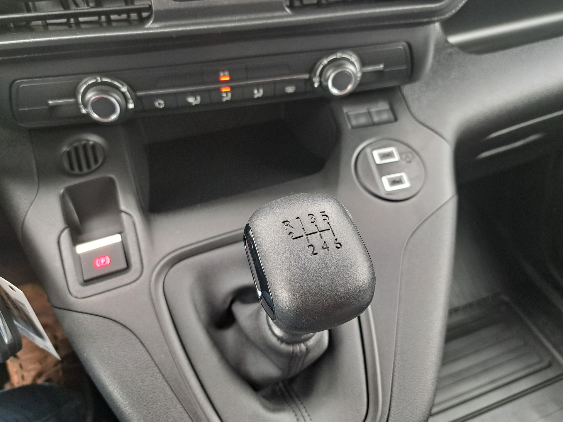 TOYOTA Proace City Van 1.2 Active Medium-image-12