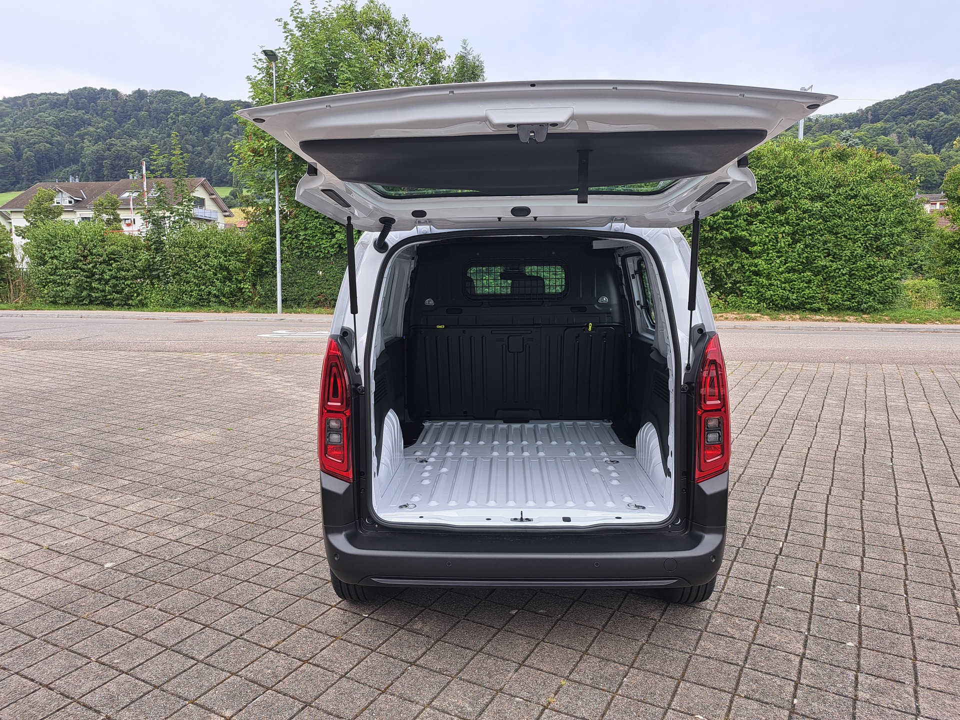 TOYOTA Proace City Van 1.2 Active Medium-image-7