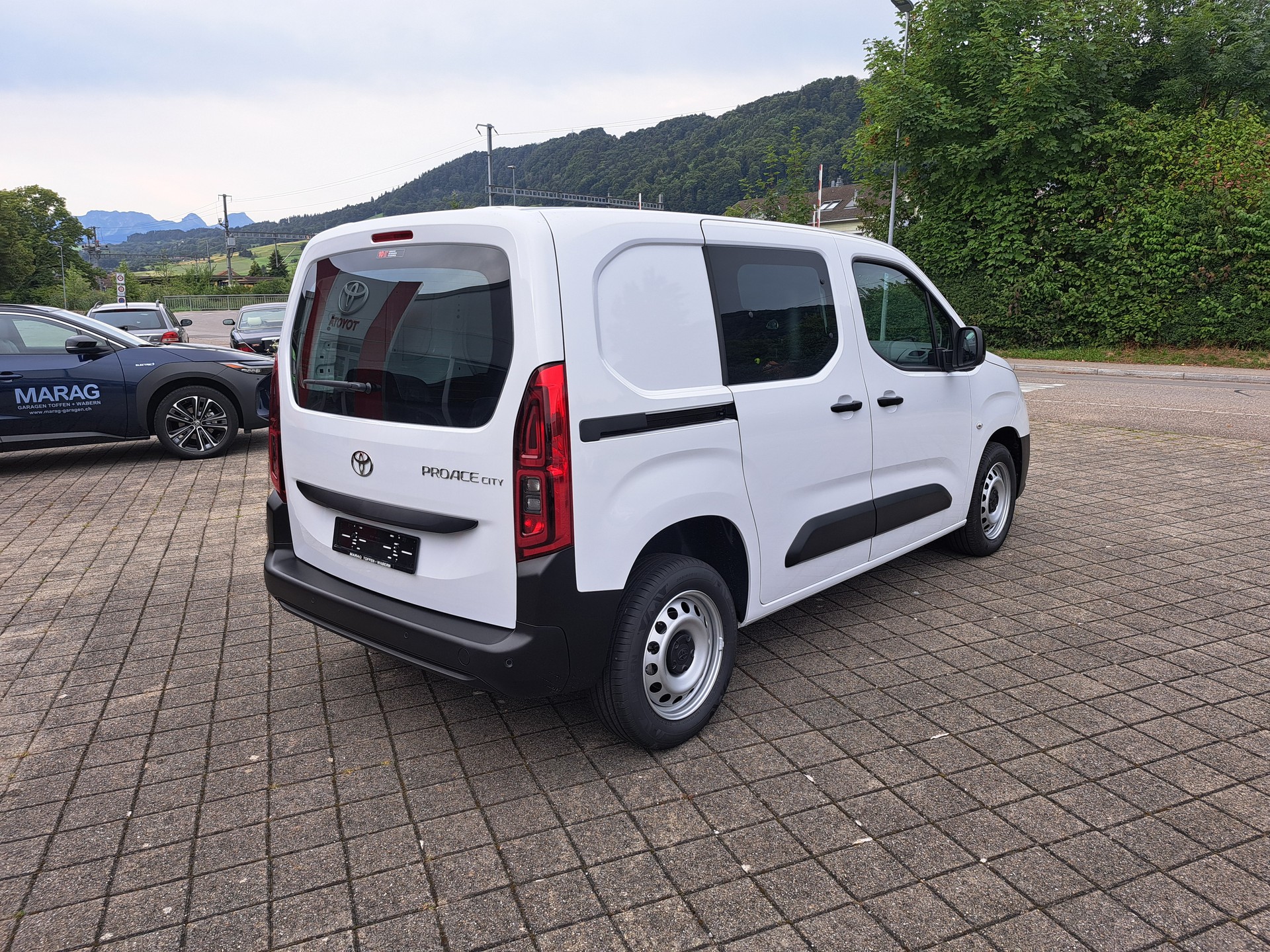 TOYOTA Proace City Van 1.2 Active Medium-image-6