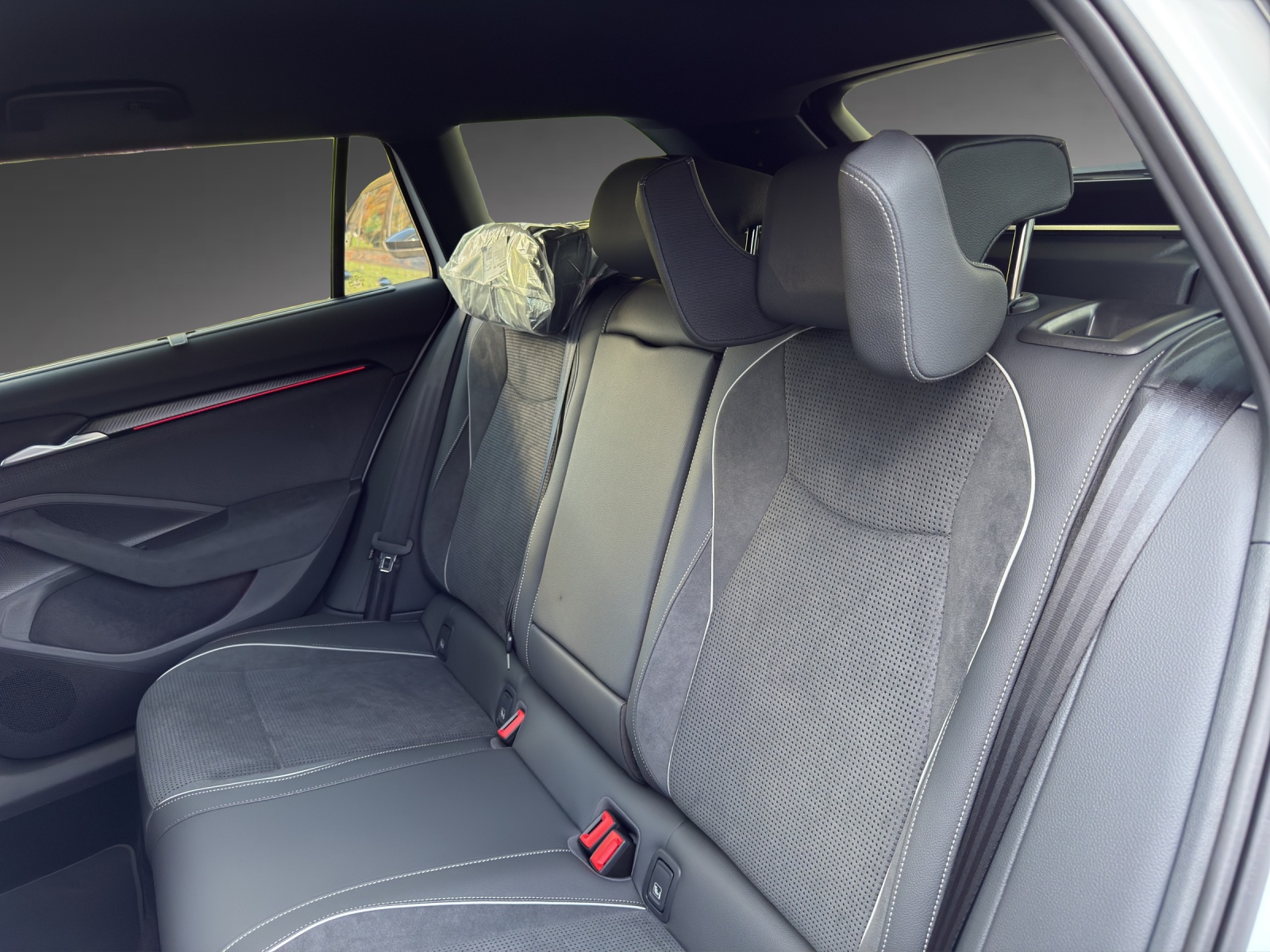 SKODA Superb Combi 2.0 TSI Sportline 4x4 DSG-image-10
