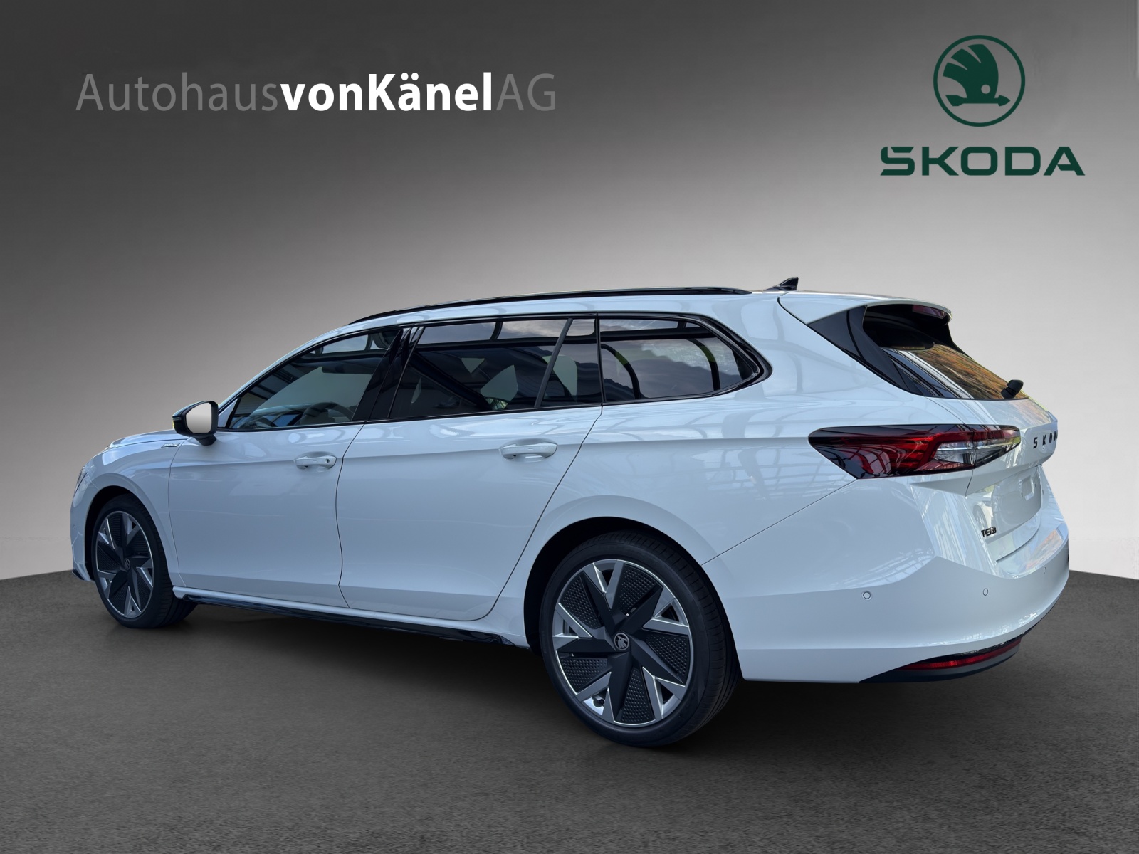 SKODA Superb Combi 2.0 TSI Sportline 4x4 DSG-image-2
