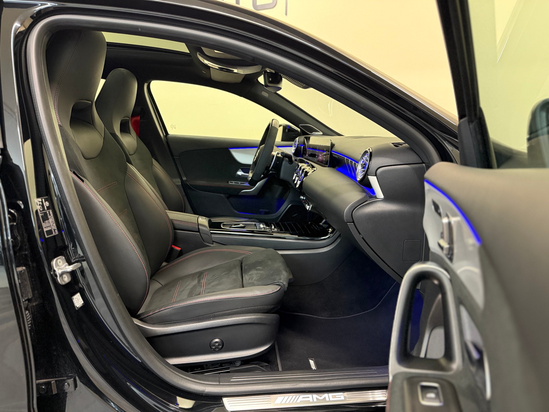 MERCEDES-BENZ A AMG 35 4Matic 8G-DCT-image-24