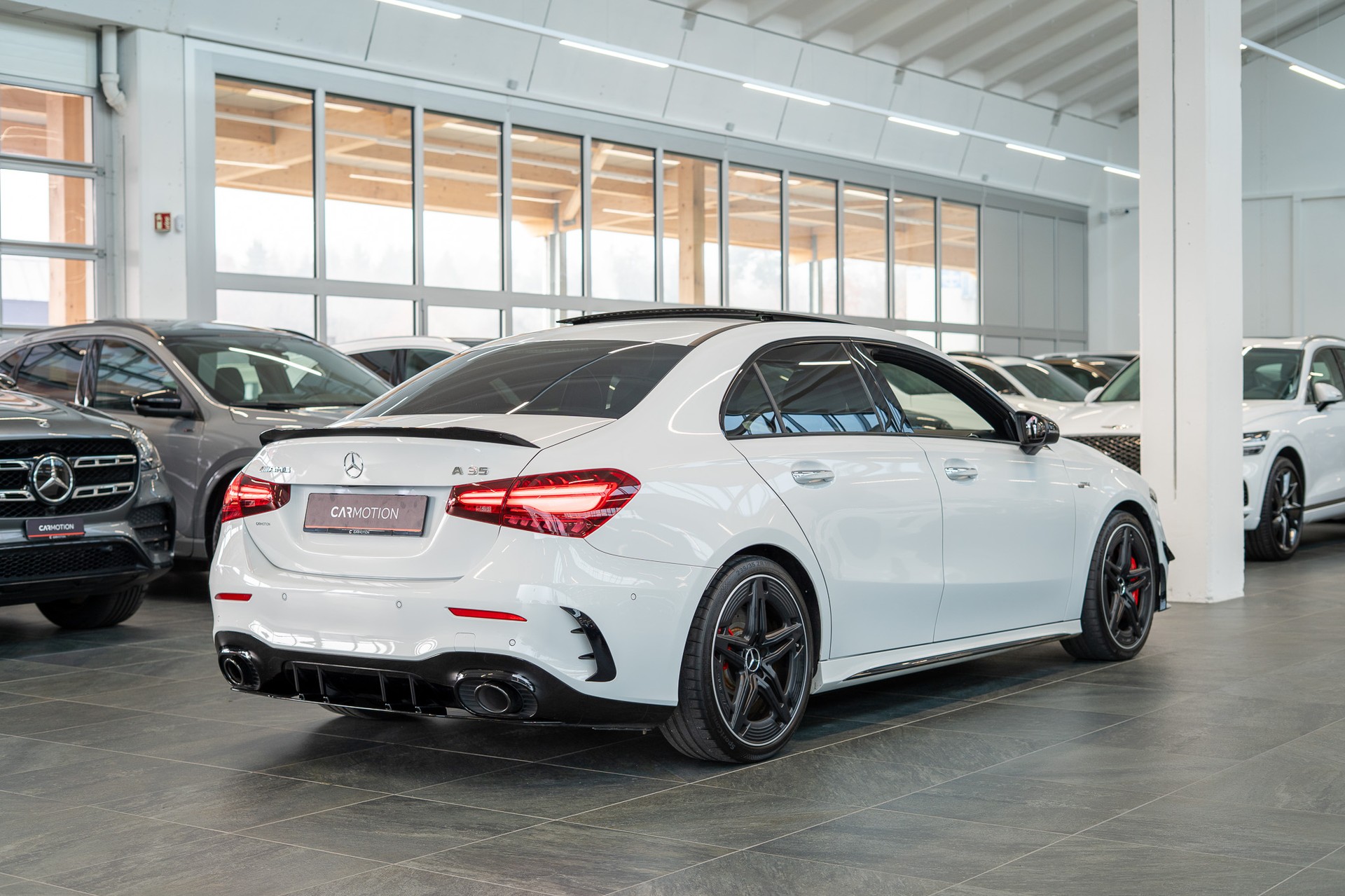 MERCEDES-BENZ A 35 AMG 4matic Limousine / Facelift / Performance Auspuff / Panorama-image-3