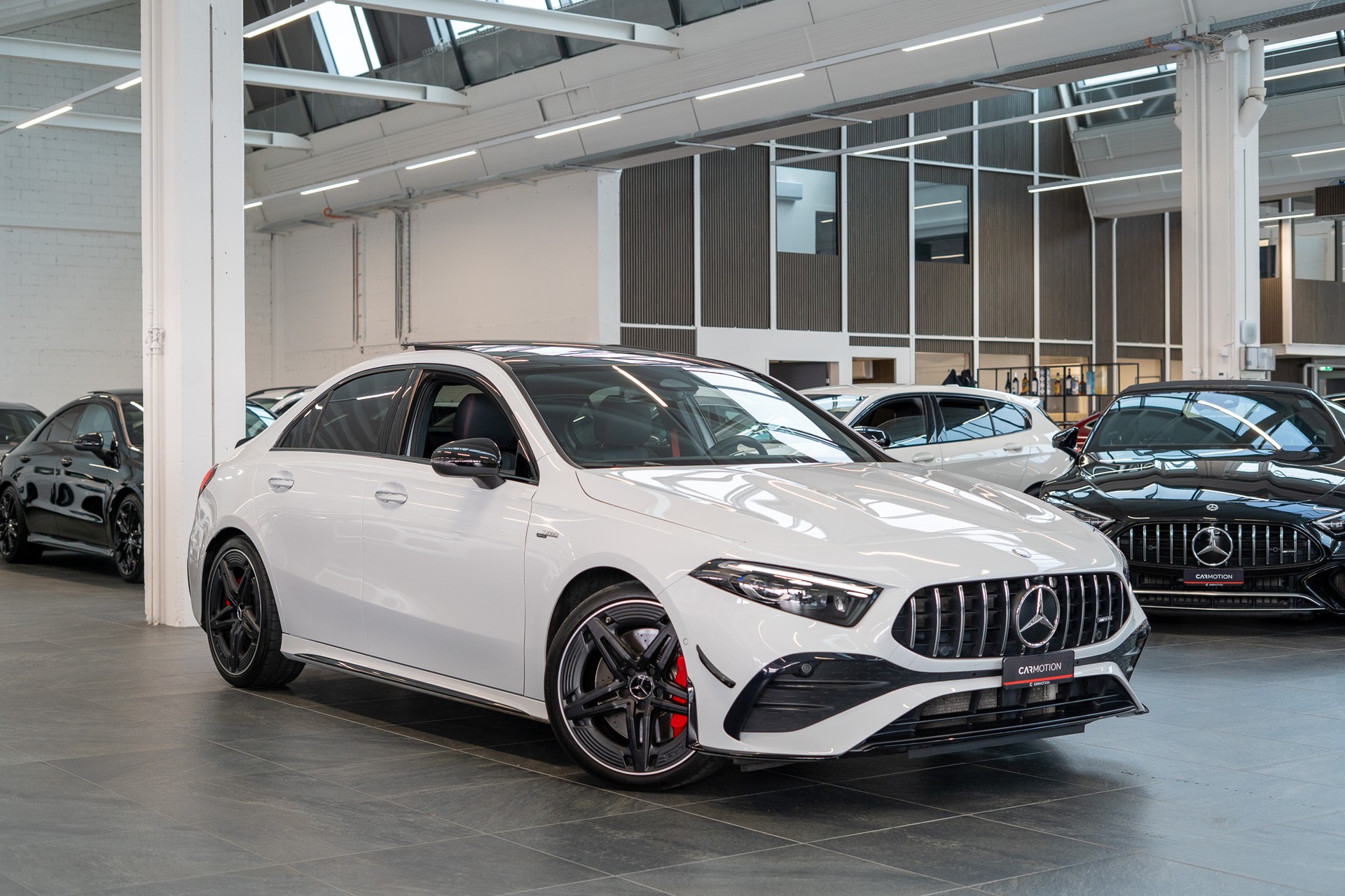 MERCEDES-BENZ A 35 AMG 4matic Limousine / Facelift / Performance Auspuff / Panorama-image-2