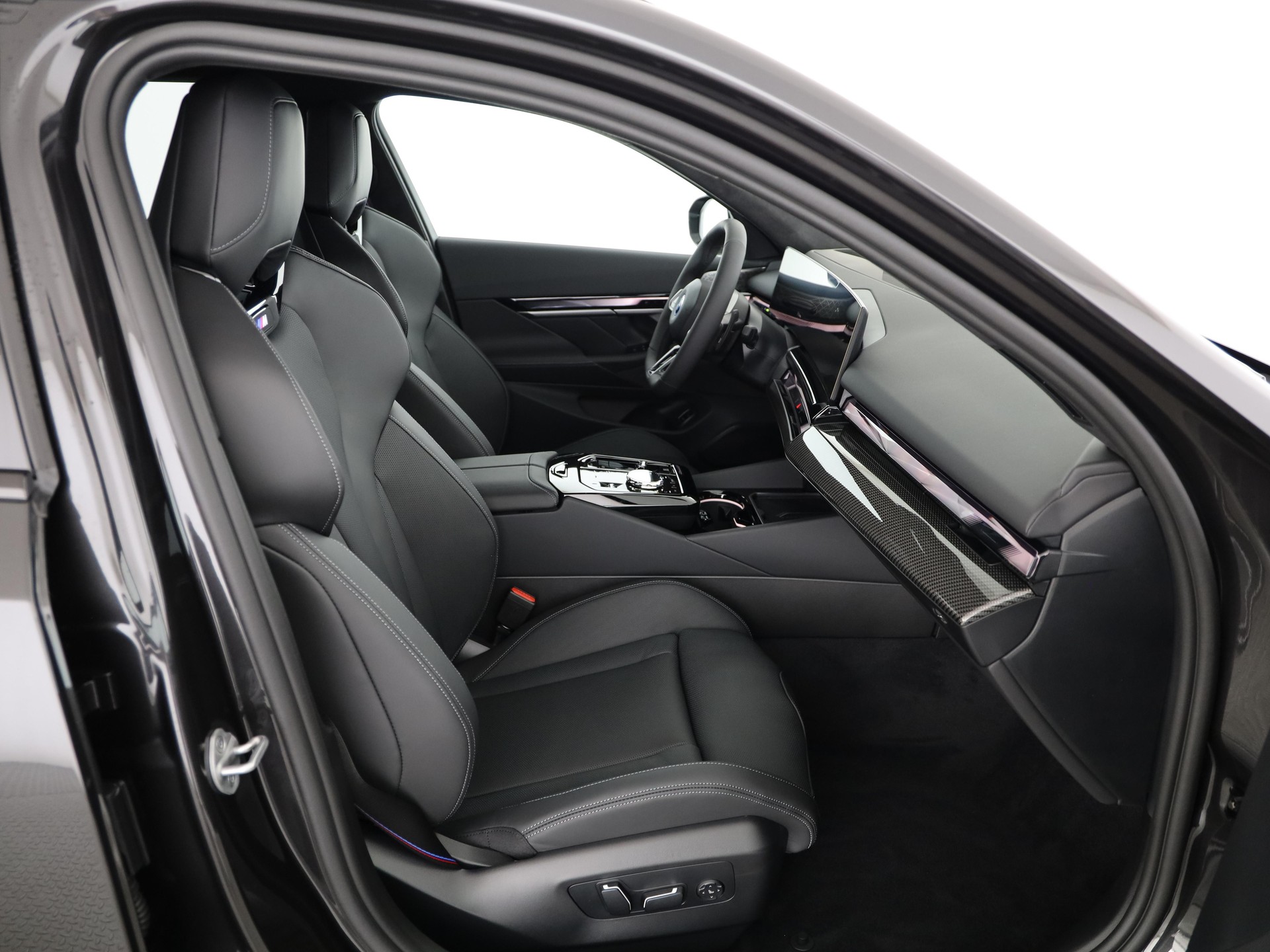 BMW 550e xDrive Touring-image-14