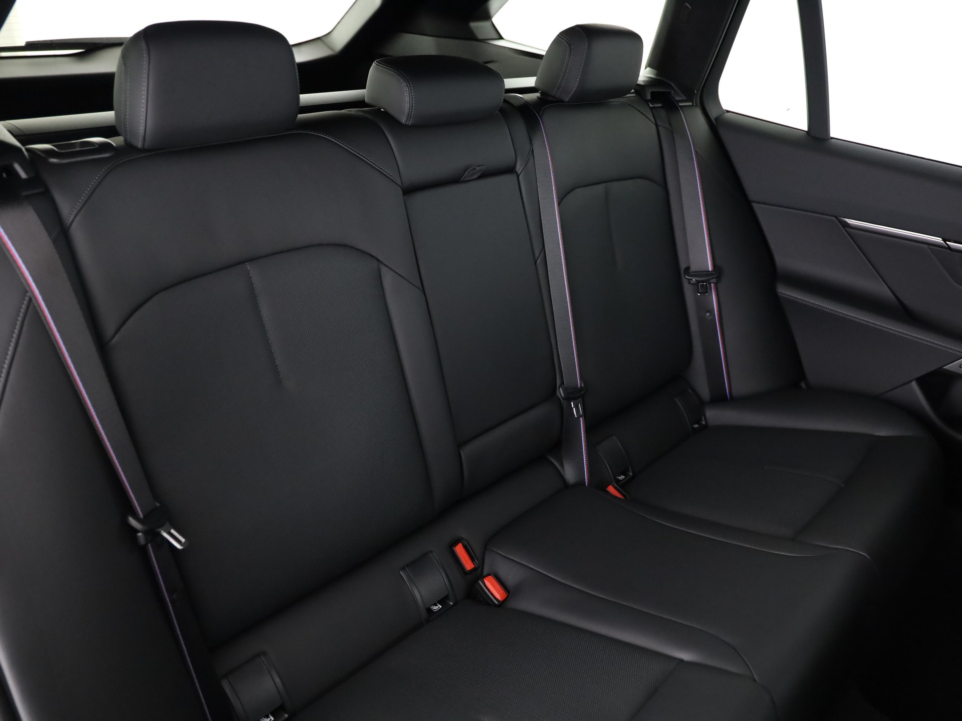 BMW 550e xDrive Touring-image-15