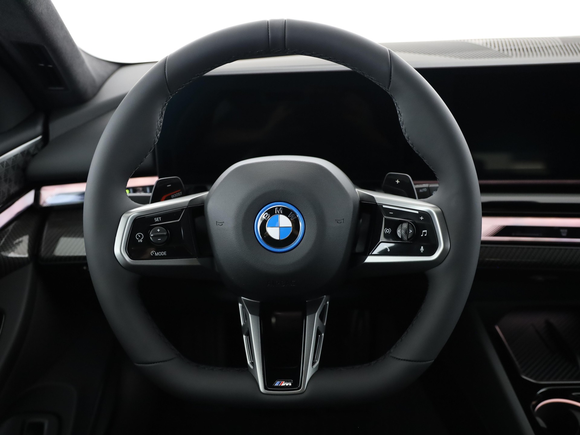BMW 550e xDrive Touring-image-18