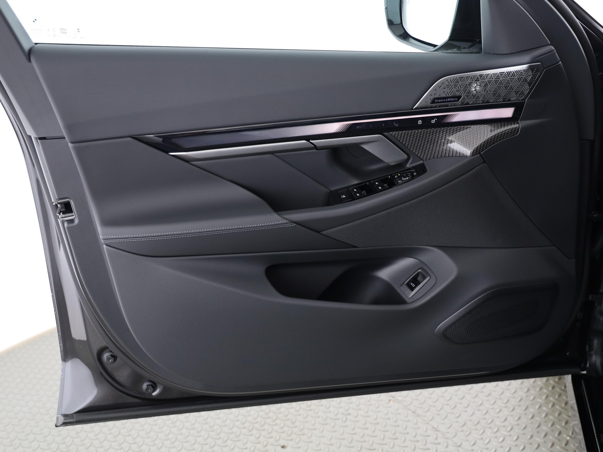 BMW 550e xDrive Touring-image-9