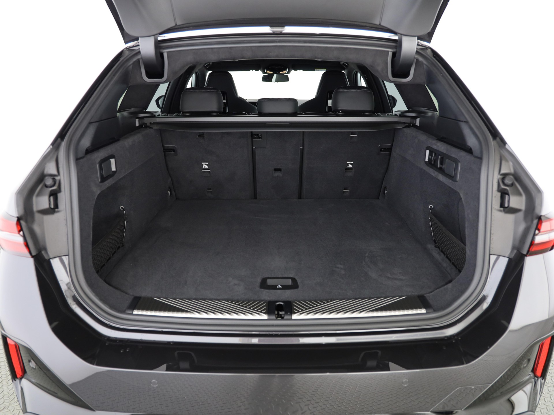 BMW 550e xDrive Touring-image-7