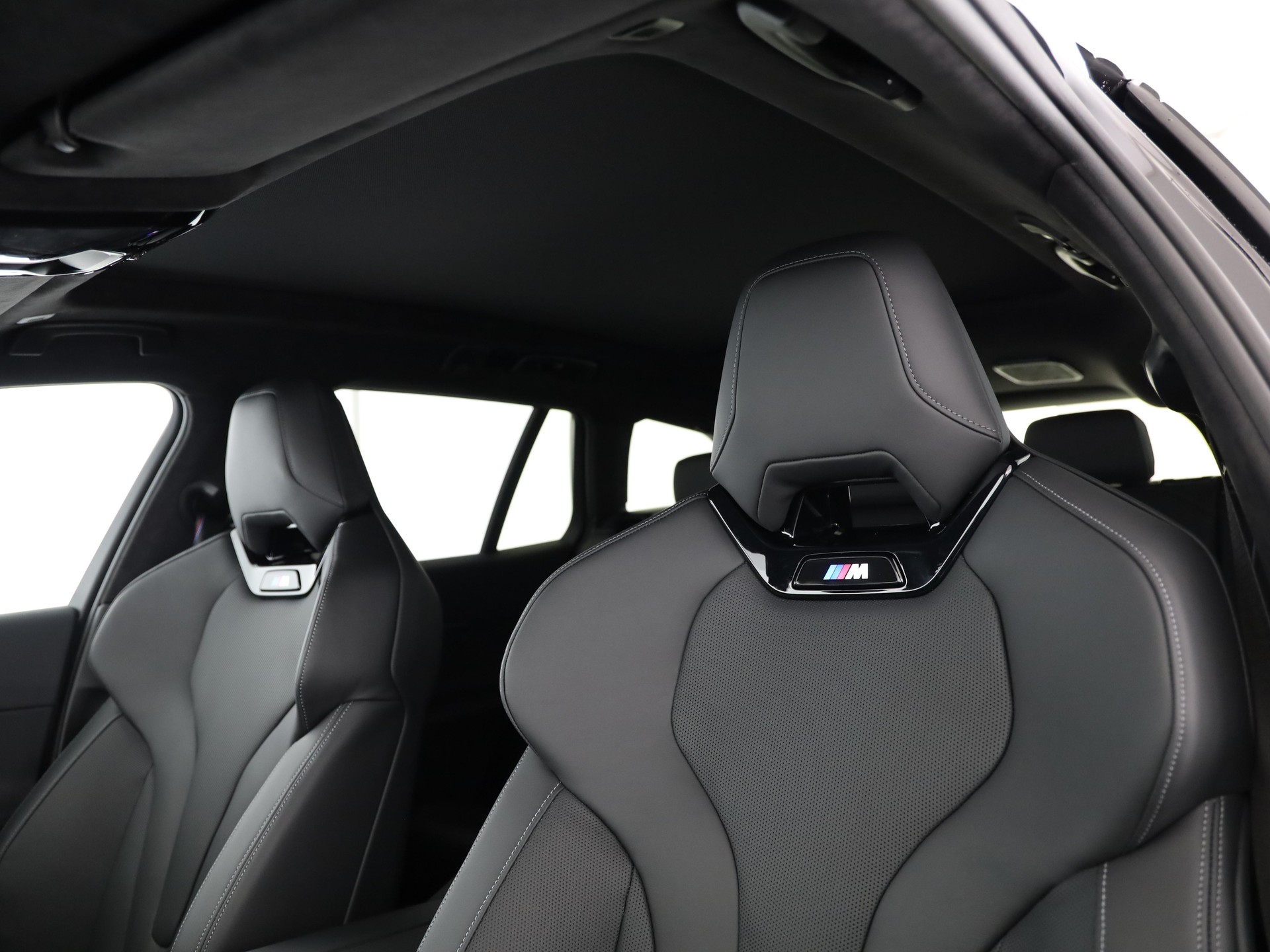 BMW 550e xDrive Touring-image-11