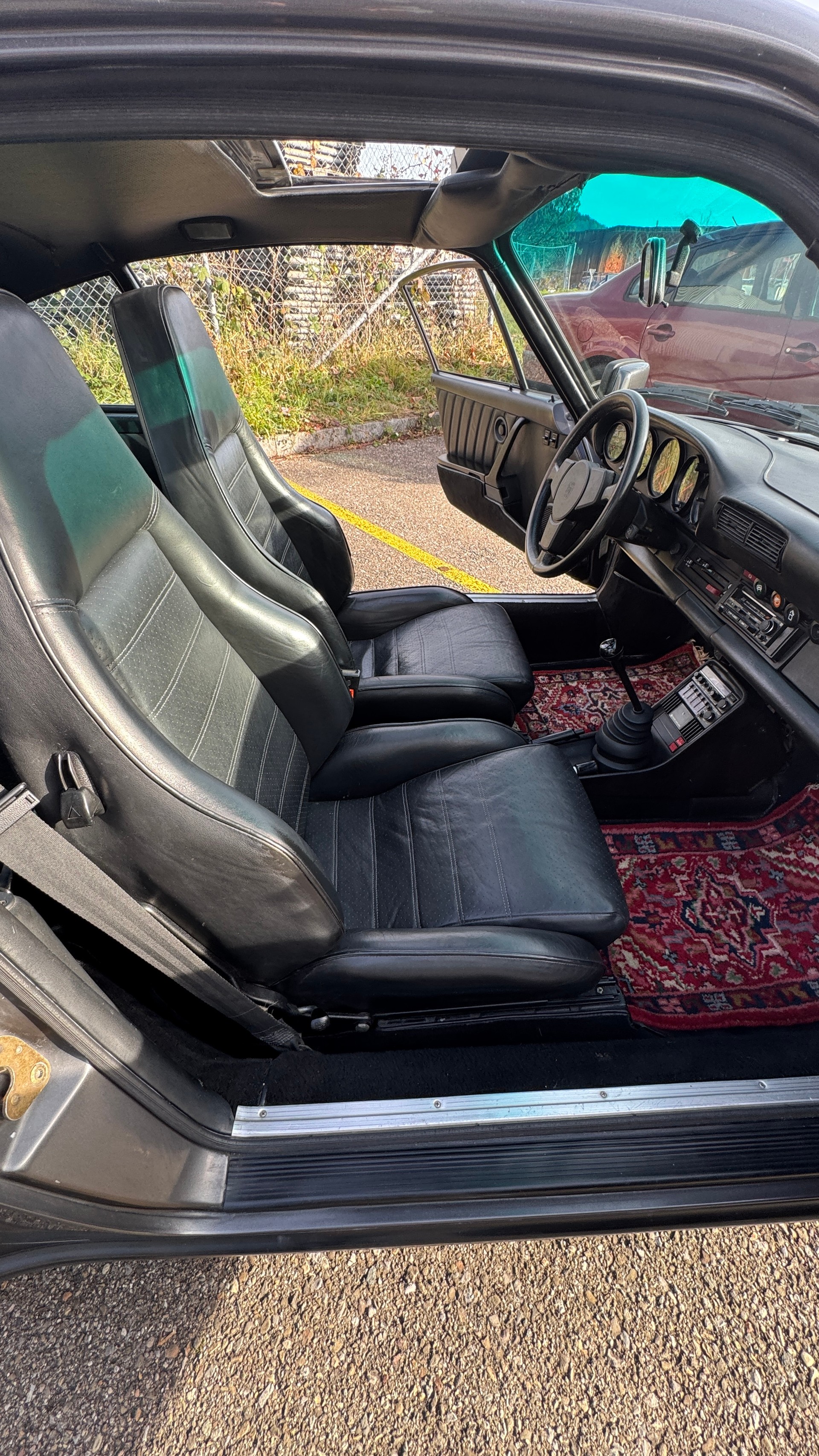 PORSCHE 911 (930) Turbo 3.3 Liter 4 Gang-image-8