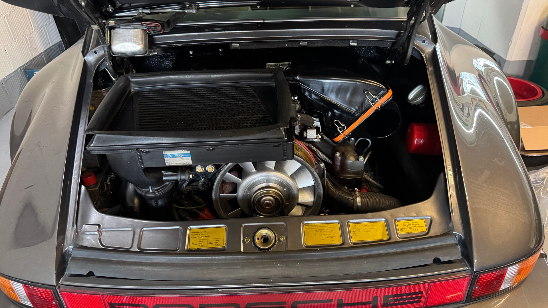 PORSCHE 911 (930) Turbo 3.3 Liter 4 Gang-image-12