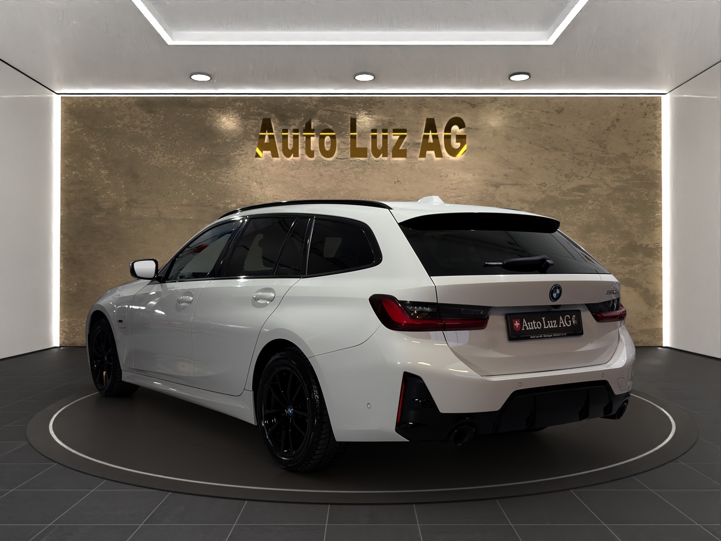 BMW 330e Steptronic M Sport-image-4