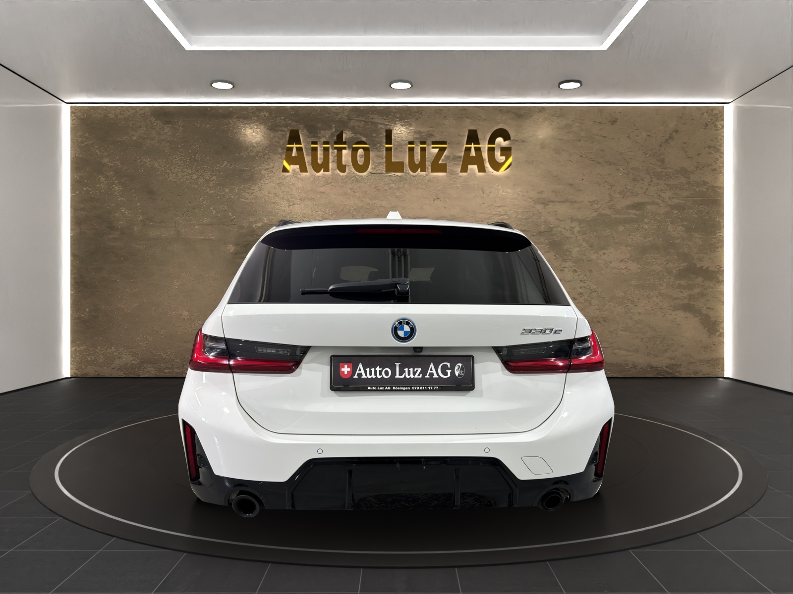 BMW 330e Steptronic M Sport-showroom-element-2