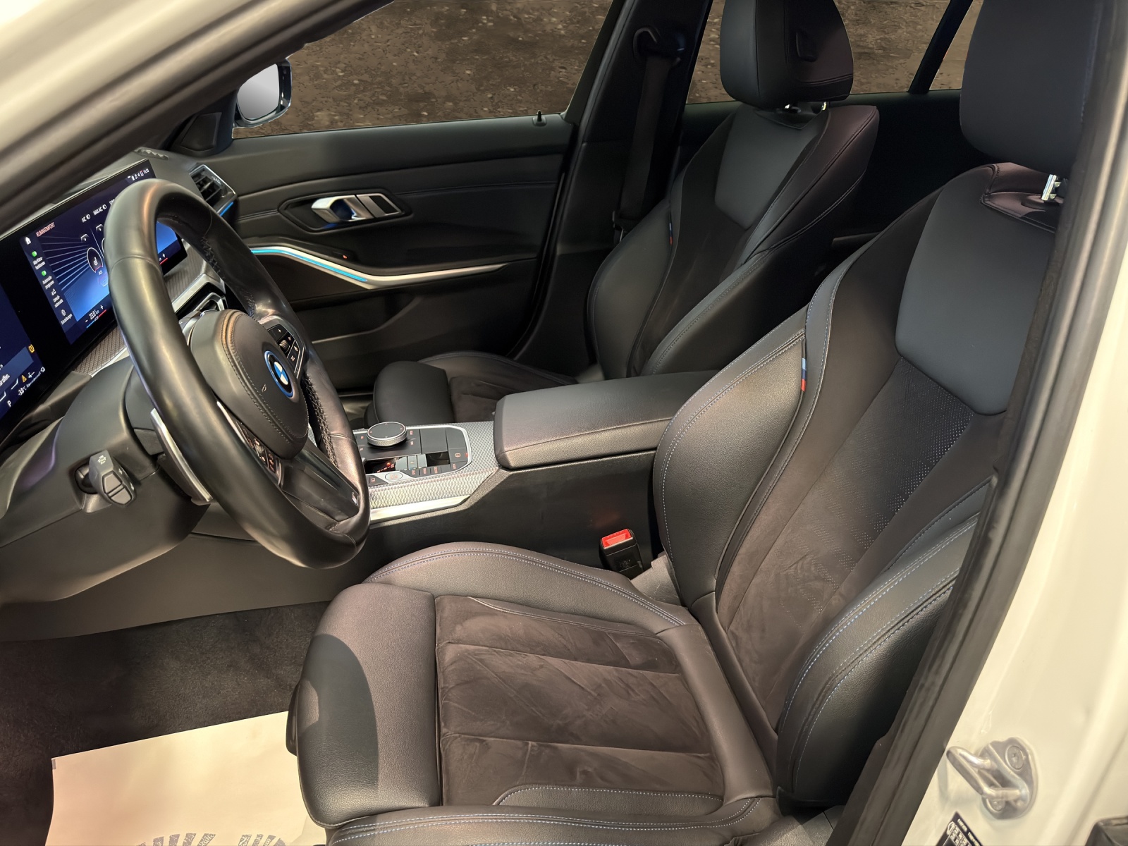 BMW 330e Steptronic M Sport-image-7