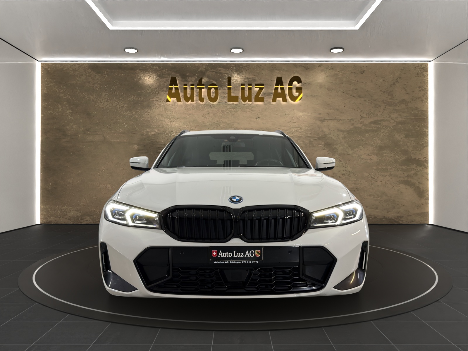 BMW 330e Steptronic M Sport-showroom-element-1