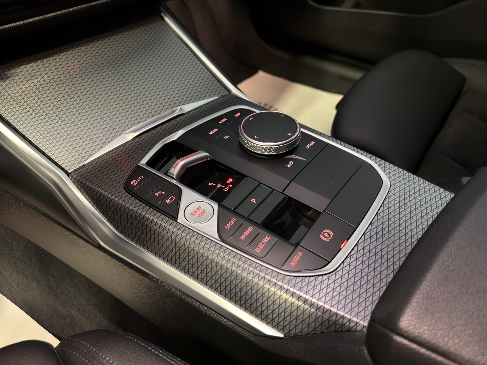 BMW 330e Steptronic M Sport-image-9