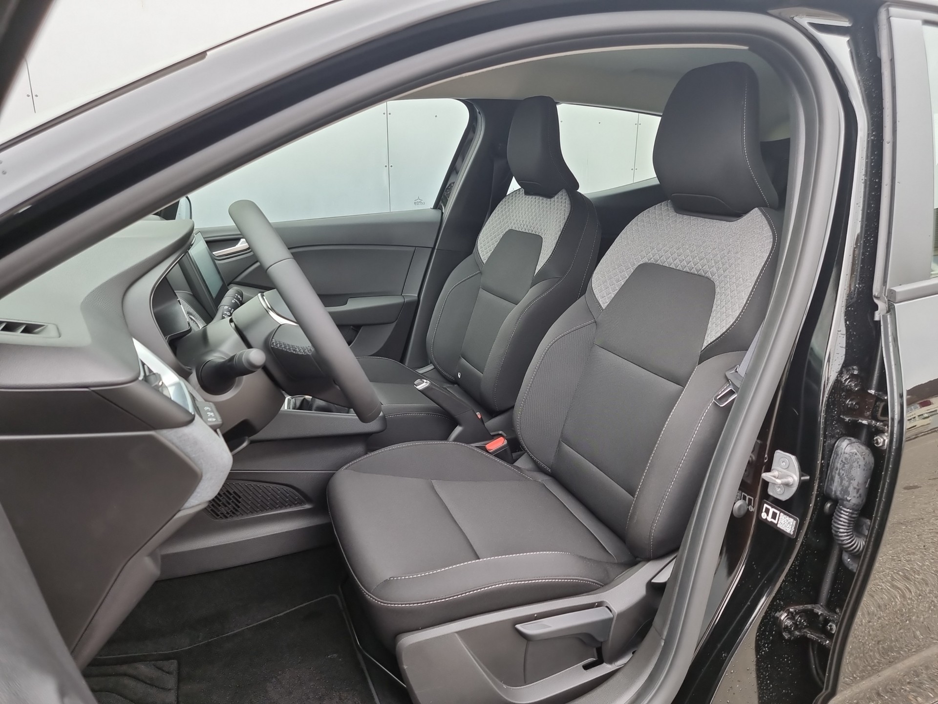 MITSUBISHI Colt 1.0 Invite-image-12