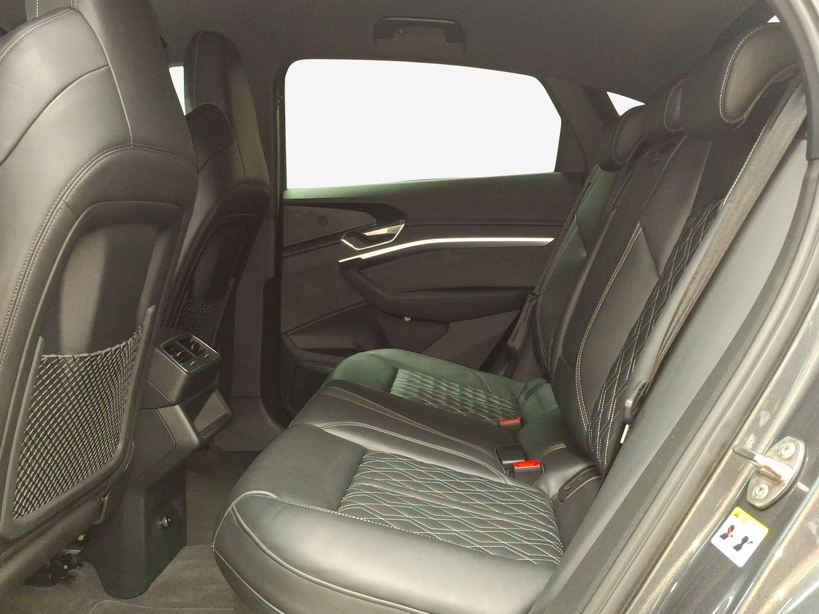 AUDI e-tron S Sportback quattro-image-12