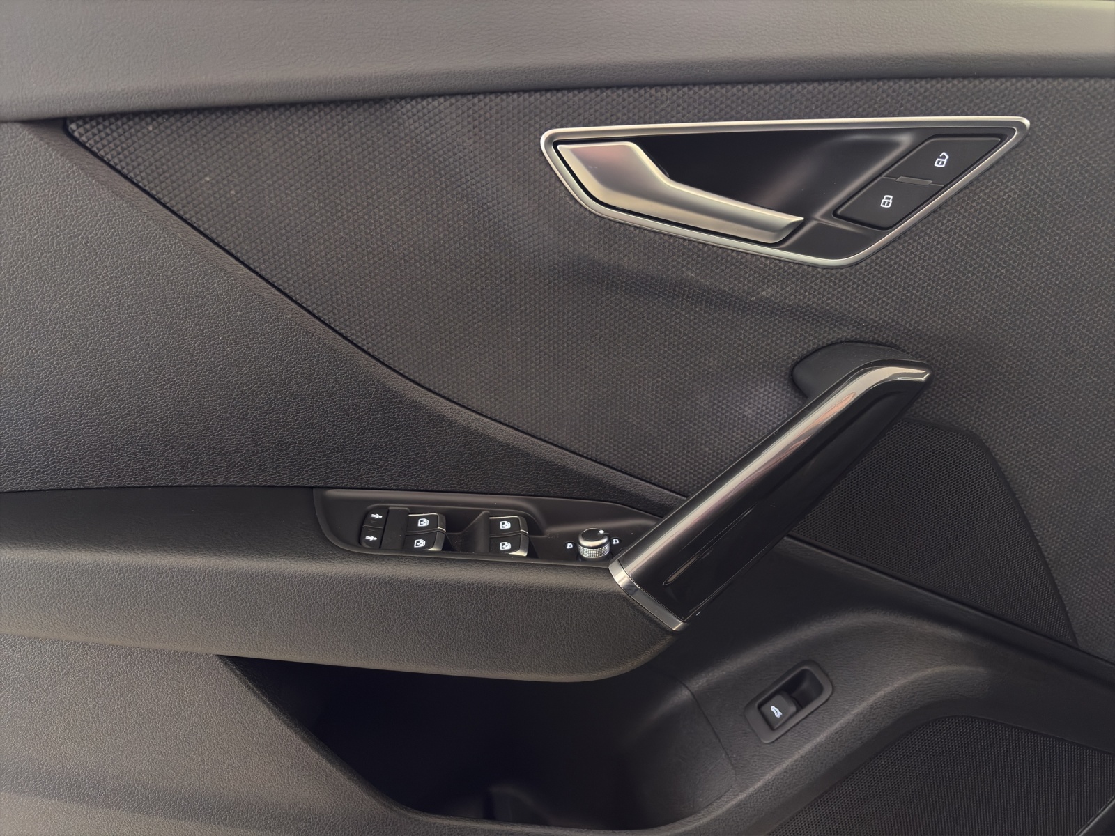 AUDI Q2 40 TFSI S line Attr qu-image-8