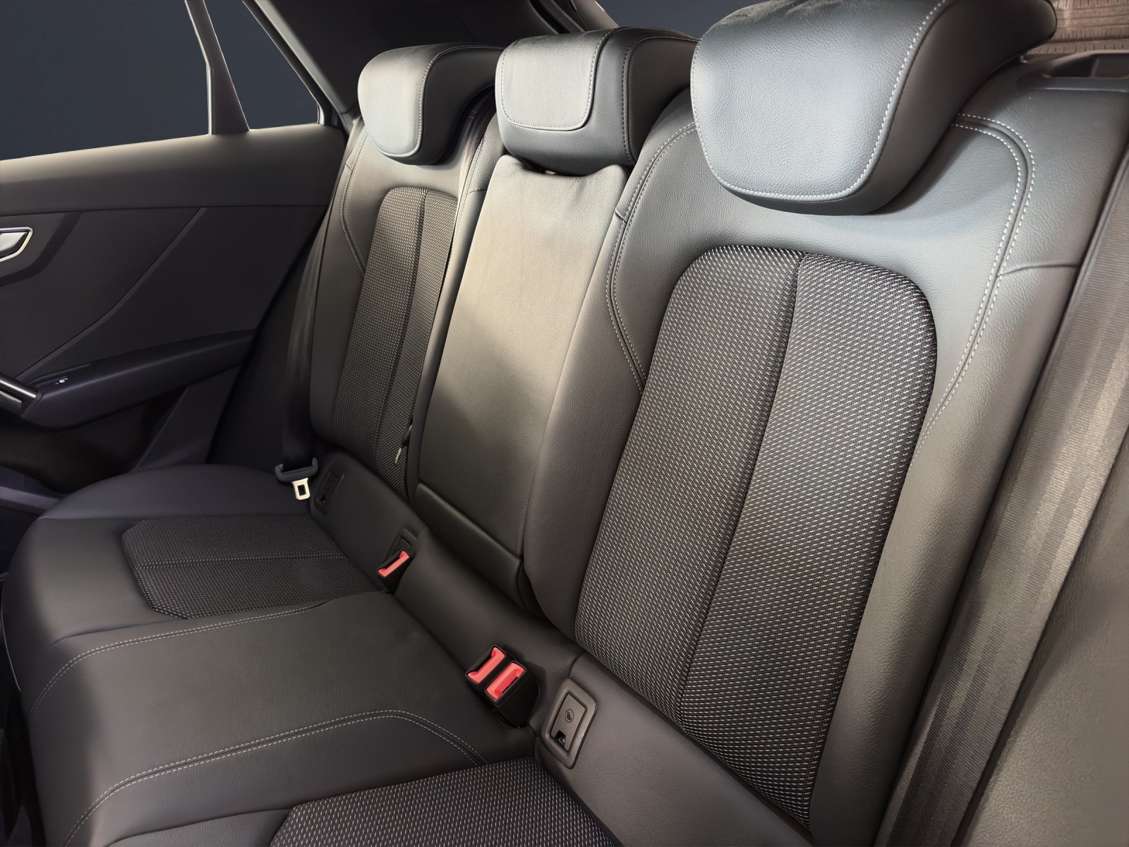 AUDI Q2 40 TFSI S line Attr qu-image-16